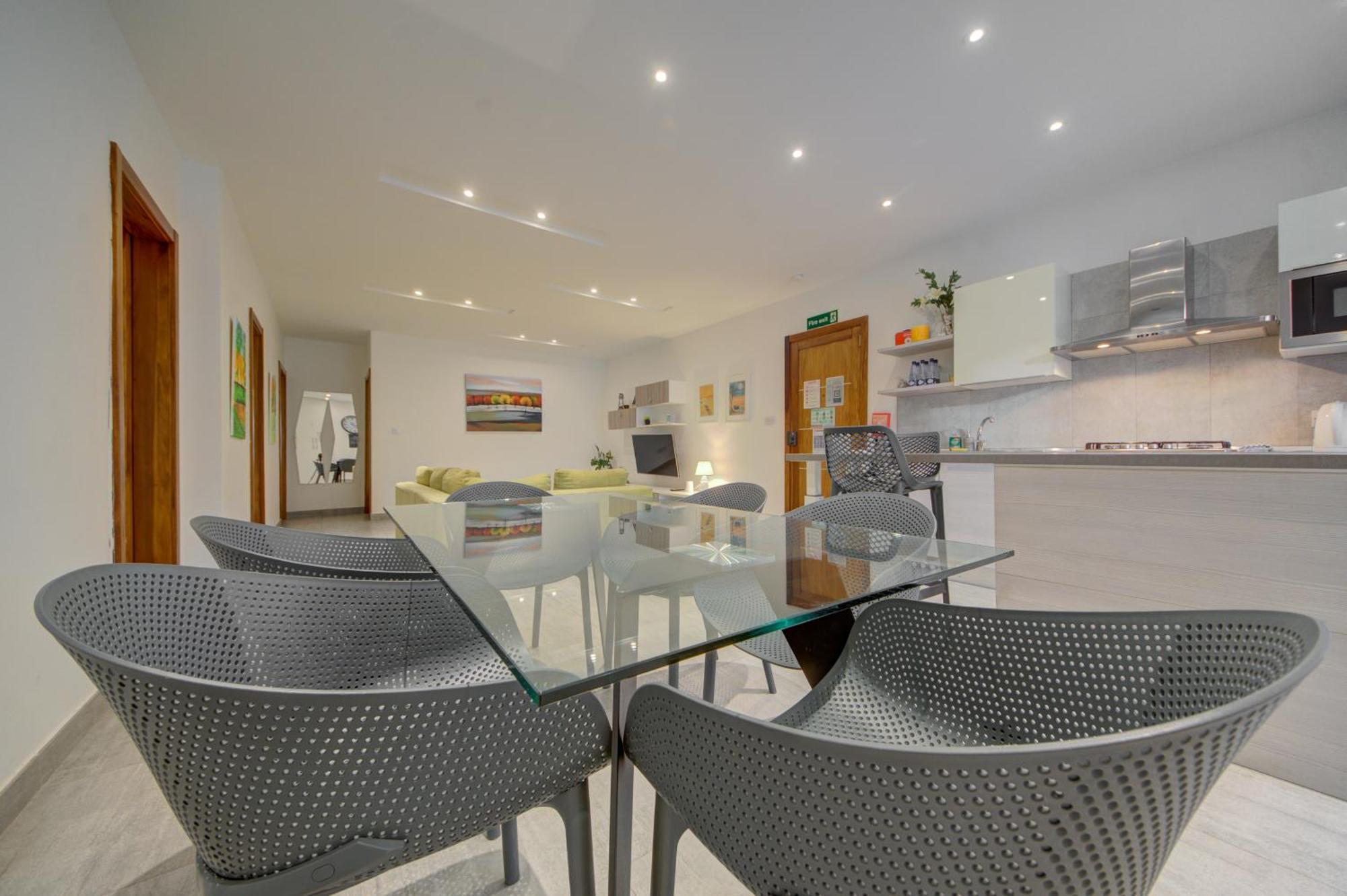 Top Floor Apt With Common Pool Close To All Amenities St. Paul's Bay Bagian luar foto