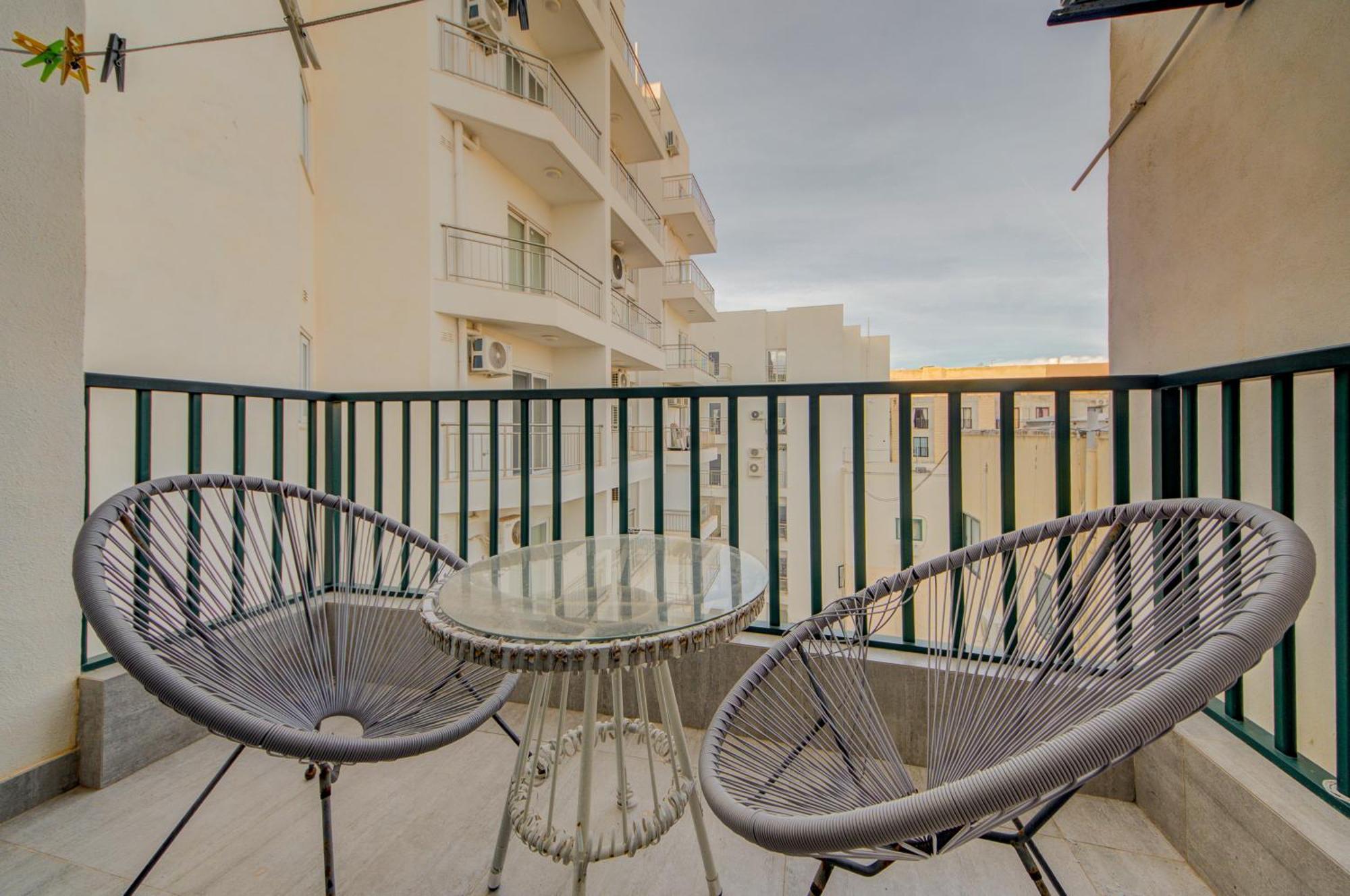 Top Floor Apt With Common Pool Close To All Amenities St. Paul's Bay Bagian luar foto