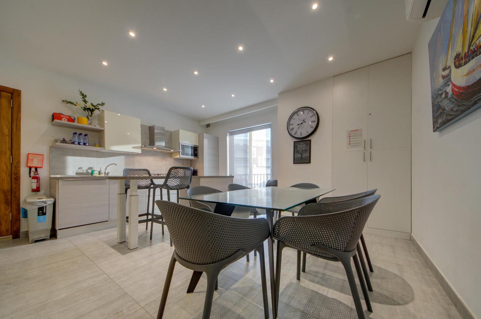 Top Floor Apt With Common Pool Close To All Amenities St. Paul's Bay Bagian luar foto