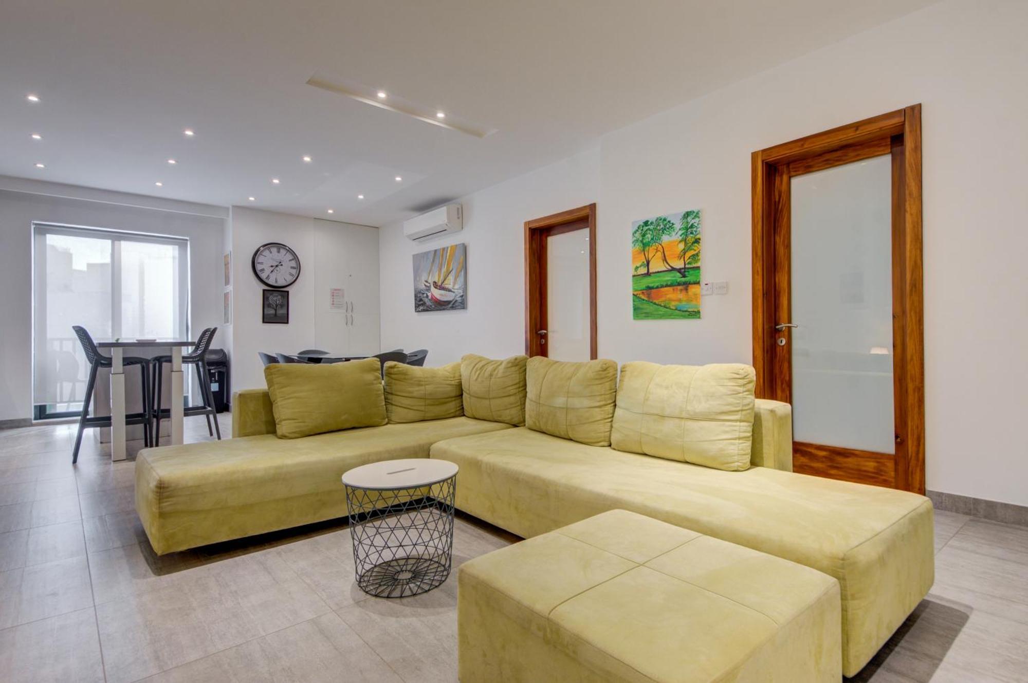 Top Floor Apt With Common Pool Close To All Amenities St. Paul's Bay Bagian luar foto