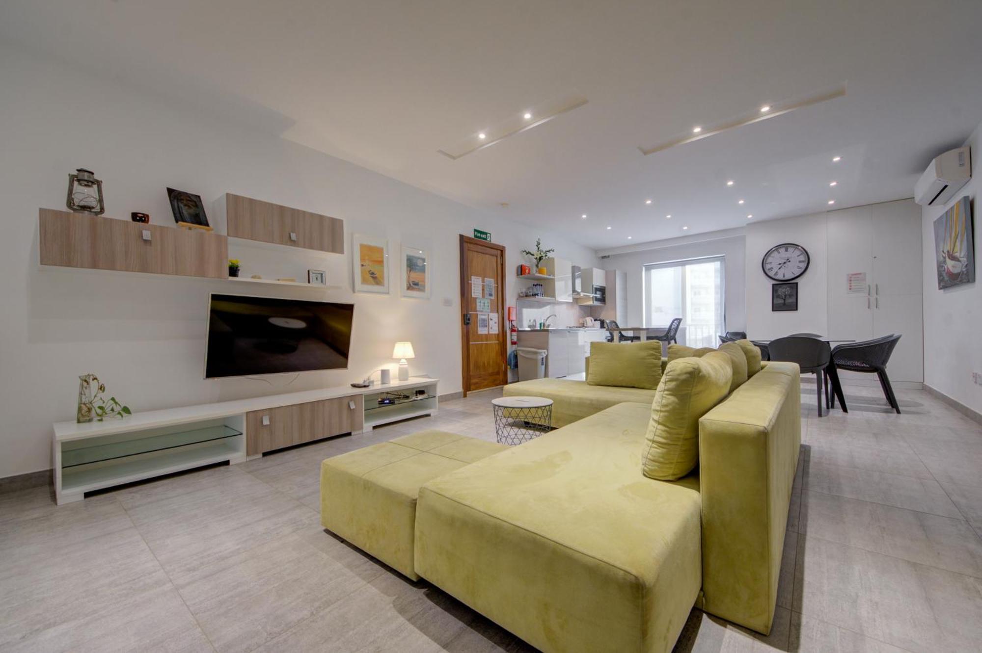 Top Floor Apt With Common Pool Close To All Amenities St. Paul's Bay Bagian luar foto