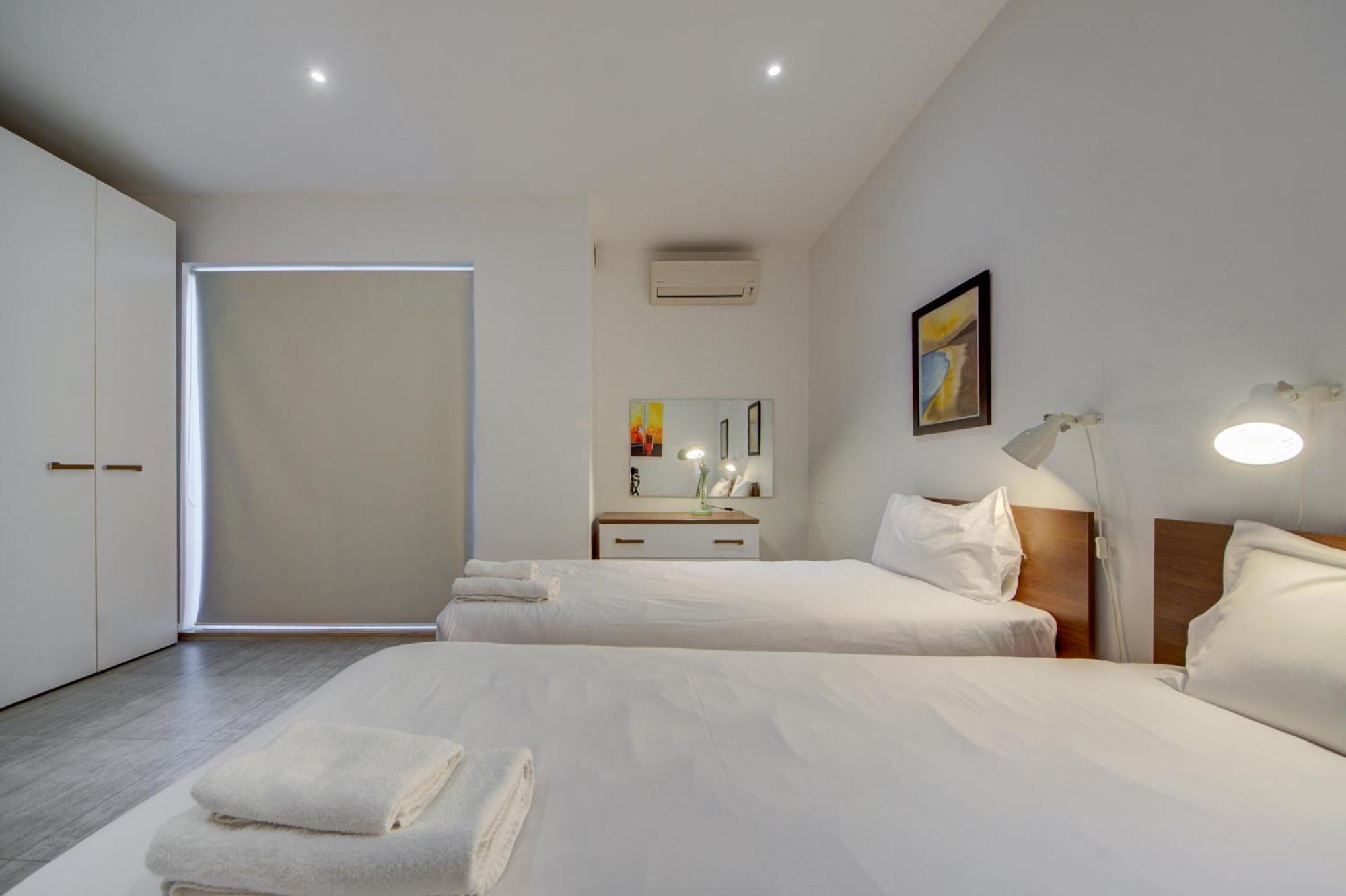 Top Floor Apt With Common Pool Close To All Amenities St. Paul's Bay Bagian luar foto