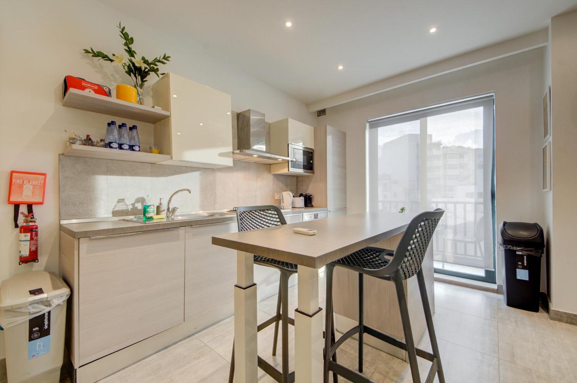 Top Floor Apt With Common Pool Close To All Amenities St. Paul's Bay Bagian luar foto