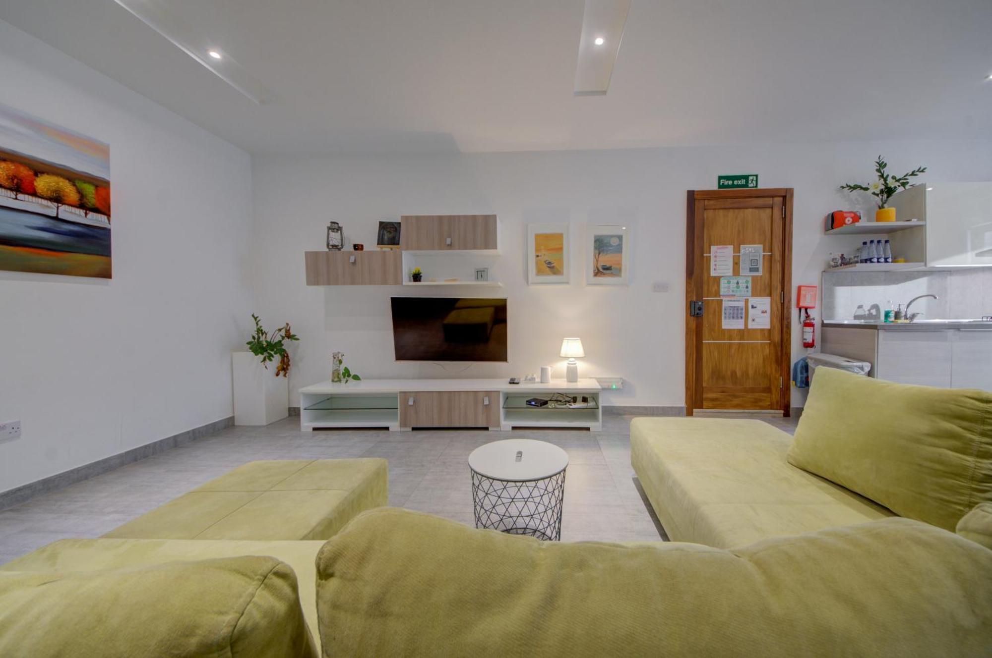 Top Floor Apt With Common Pool Close To All Amenities St. Paul's Bay Bagian luar foto