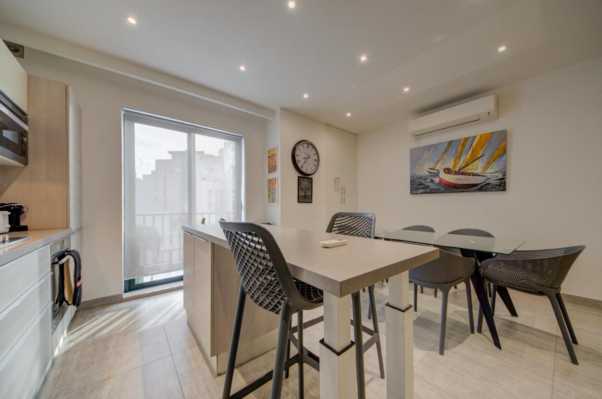 Top Floor Apt With Common Pool Close To All Amenities St. Paul's Bay Bagian luar foto