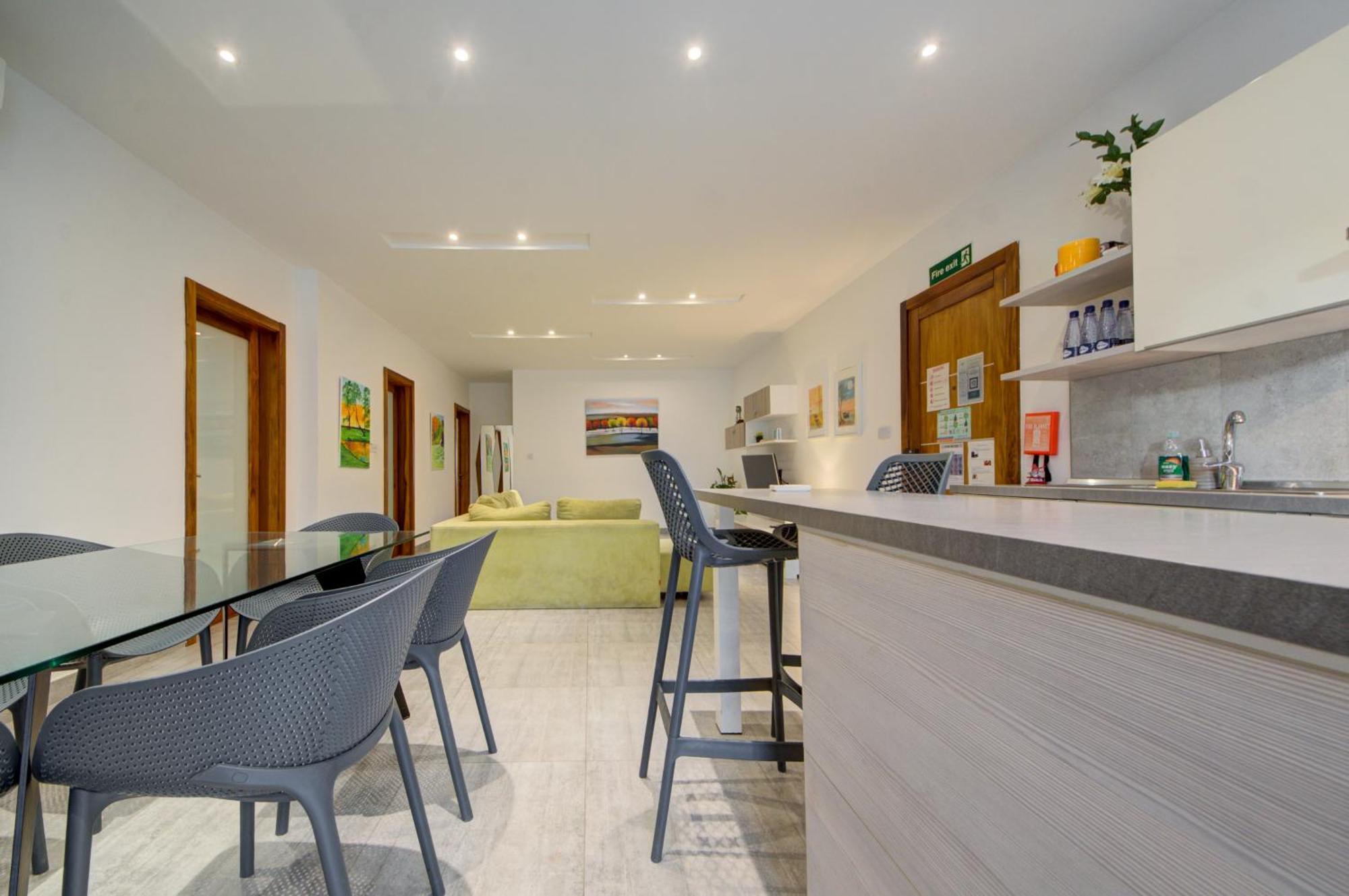 Top Floor Apt With Common Pool Close To All Amenities St. Paul's Bay Bagian luar foto